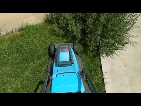 Gardena 32E PowerMax - mowing lawn